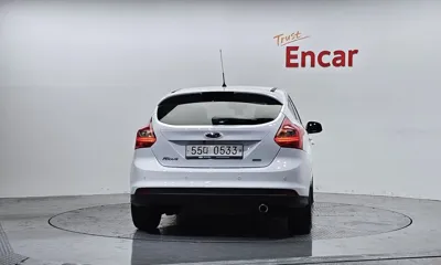 Ford Focus 2015, 51106 км, за 2841.1 USD