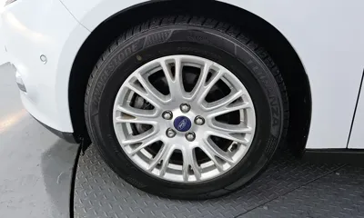 Ford Focus 2015, 51106 км, за 2841.1 USD