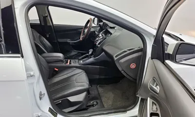 Ford Focus 2015, 51106 км, за 2841.1 USD - фото 11