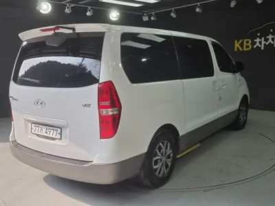 Hyundai Starex 2017, 98000 км, за 7557.01 USD