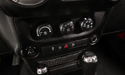 Jeep Wrangler 2017, 91861 км, за 12676.33 USD - фото 16