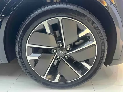 Li Auto Li L9 2025, 9000 км, за 50881.89 USD