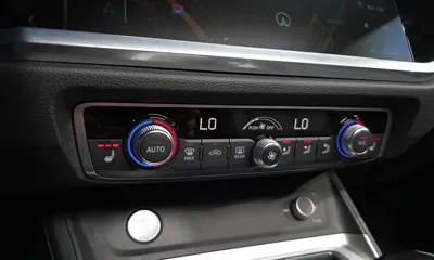 Audi Q3 2020, 66277 км, за 22362.34 USD - фото 31