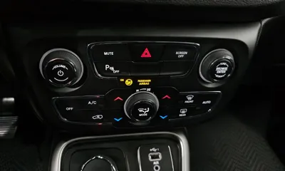 Jeep Compass 2019, 82015 км, за 8469.06 USD - фото 17