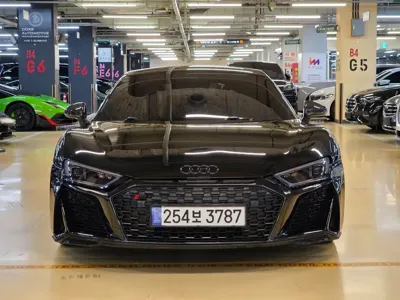 Audi R8 · 2017 год