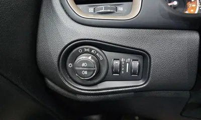 Jeep Renegade 2016, 94775 км, за 5123.49 USD - фото 17