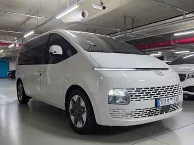 Hyundai Staria 2025, 9989 км, за 18201.9 USD