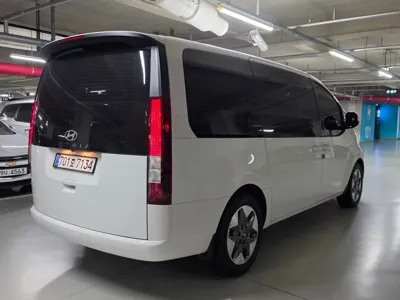 Hyundai Staria 2025, 9989 км, за 18201.9 USD