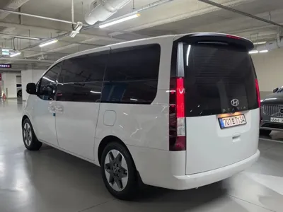 Hyundai Staria 2025, 9989 км, за 18201.9 USD