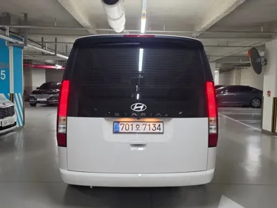 Hyundai Staria 2025, 9989 км, за 18201.9 USD - фото 6