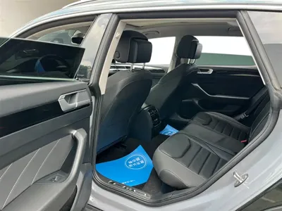 Volkswagen CC 2022, 56000 км, за 19099.1 USD - фото 28