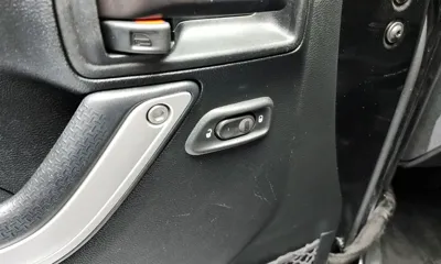 Jeep Wrangler 2017, 98785 км, за 14337.63 USD - фото 14