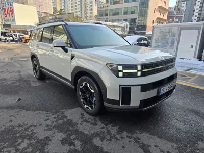 Hyundai Santafe 2025, 9000 км, за 24615.99 USD