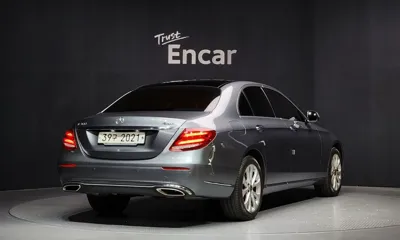 Mercedes-Benz E-Class 2019, 49015 км, за 18501.64 USD
