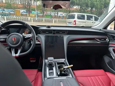 Hongqi Hongqi H6 2025, 12000 км, за 14527.97 USD
