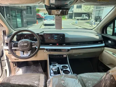 Kia Canival 2024, 4500 км, за 28142.1 USD - фото 11