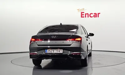 Hyundai Avante 2022, 106997 км, за 7680.19 USD