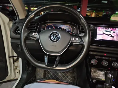 Volkswagen T-Roc 2021, 72400 км, за 10336 USD - фото 11