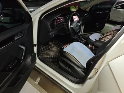 Volkswagen T-Roc 2021, 72400 км, за 10336 USD - фото 17