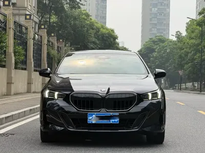 BMW 5 Series 2025, 5000 км, за 44878.47 USD - фото 10