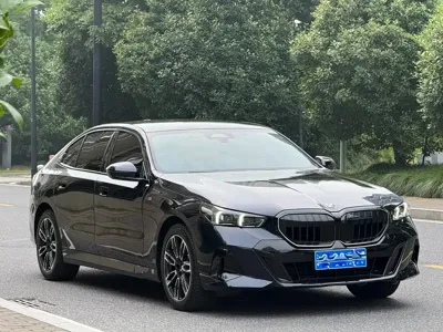 BMW 5 Series 2025, 5000 км, за 44878.47 USD - фото 12