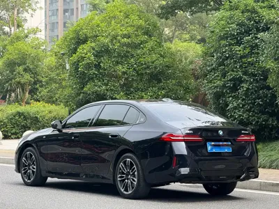 BMW 5 Series 2025, 5000 км, за 44878.47 USD - фото 15