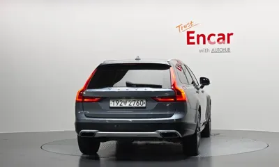 Volvo V90 2019, 140934 км, за 14983.72 USD