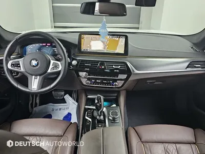 BMW 5-Series 2023, 38050 км, за 30845.48 USD - фото 8