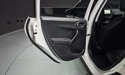 Peugeot 2008 2017, 77162 км, за 8027.59 USD - фото 25