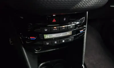 Peugeot 2008 2017, 77162 км, за 8027.59 USD - фото 30