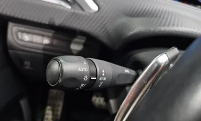 Peugeot 2008 2017, 77162 км, за 8027.59 USD - фото 33