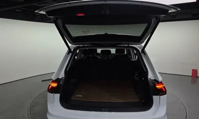 Volkswagen Tiguan 2022, 81013 км, за 17773.37 USD - фото 20