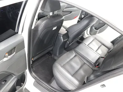 Hyundai Avante 2017, 102655 км, за 6310.18 USD - фото 17