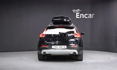Volvo V40 2019, 94979 км, за 9780.75 USD