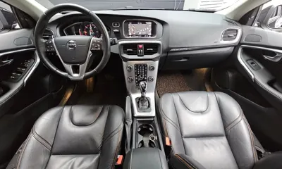 Volvo V40 2019, 94979 км, за 9780.75 USD - фото 7