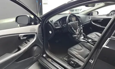 Volvo V40 2019, 94979 км, за 9780.75 USD - фото 10