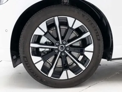 Volvo XC60 2026, 4495 км, за 46804.9 USD