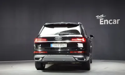 Audi Q7 2023, 94113 км, за 34952.09 USD