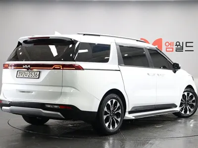 Kia Canival 2023, 119300 км, за 10134.56 USD - фото 2