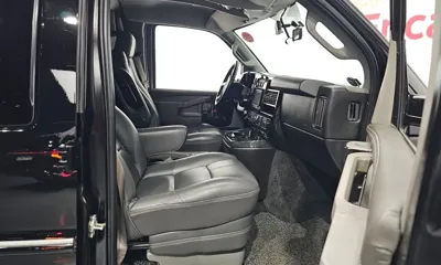 Chevrolet Express Van 2017, 35396 км, за 20257.83 USD - фото 12