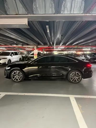 Audi A5 2025, 5805 км, за 39713.8 USD