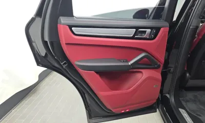 Porsche Cayenne 2023, 36998 км, за 71661.28 USD - фото 25