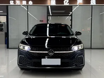 Volkswagen Passat 2022, 89000 км, за 15588.84 USD