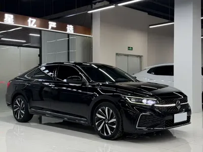 Volkswagen Passat 2022, 89000 км, за 15588.84 USD