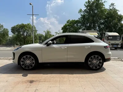 Porsche Macan 2015, 160000 км, за 16908.84 USD