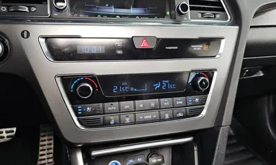 Hyundai Sonata 2016, 108042 км, за 8210.72 USD - фото 18