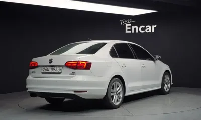 Volkswagen Jetta 2016, 106442 км, за 5222.11 USD