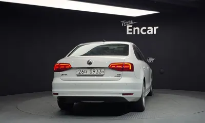 Volkswagen Jetta 2016, 106442 км, за 5222.11 USD