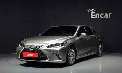 Lexus ES · 2025 год