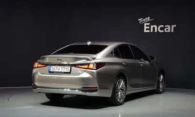 Lexus ES 2025, 28783 км, за 31219.13 USD